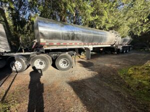 Emergency fleet towing for a stuck dairy tanker