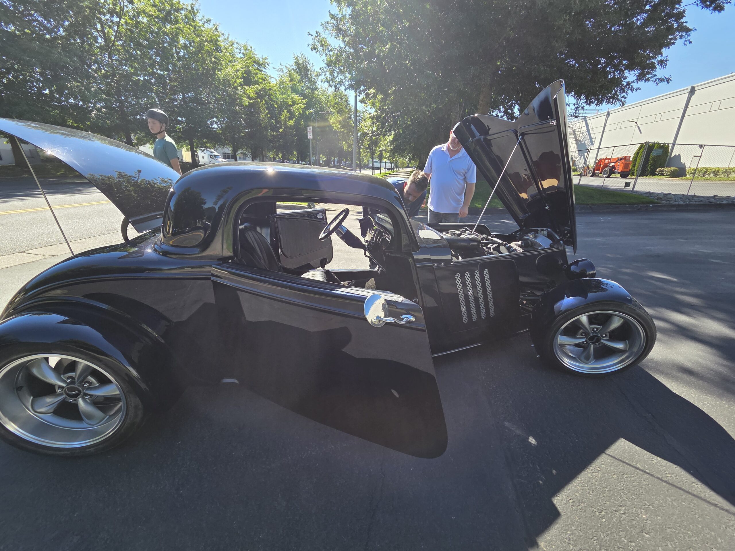 1933 Ford Factory Five getting ready for specialty car towing.
