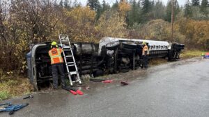 Rigging a truck for semi-truck recovery